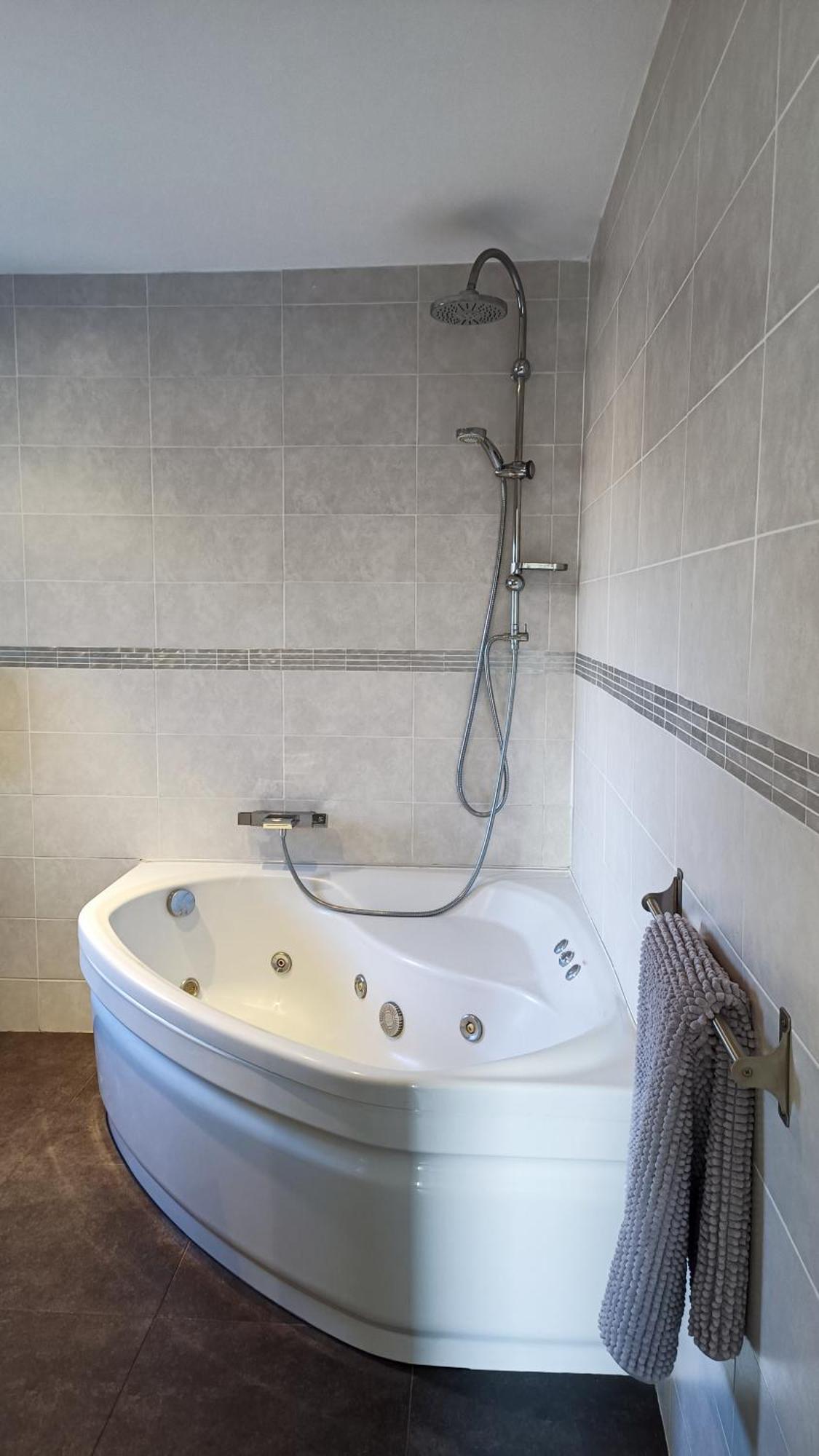 U Casone, B&W Modern Apartment, Spa, Wifi, Air-Conditioning, Free Parking, Decreasing Prices Aghione 외부 사진